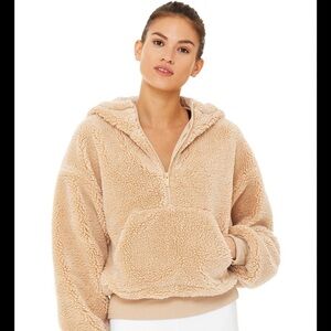 ALO YOGA street side Sherpa